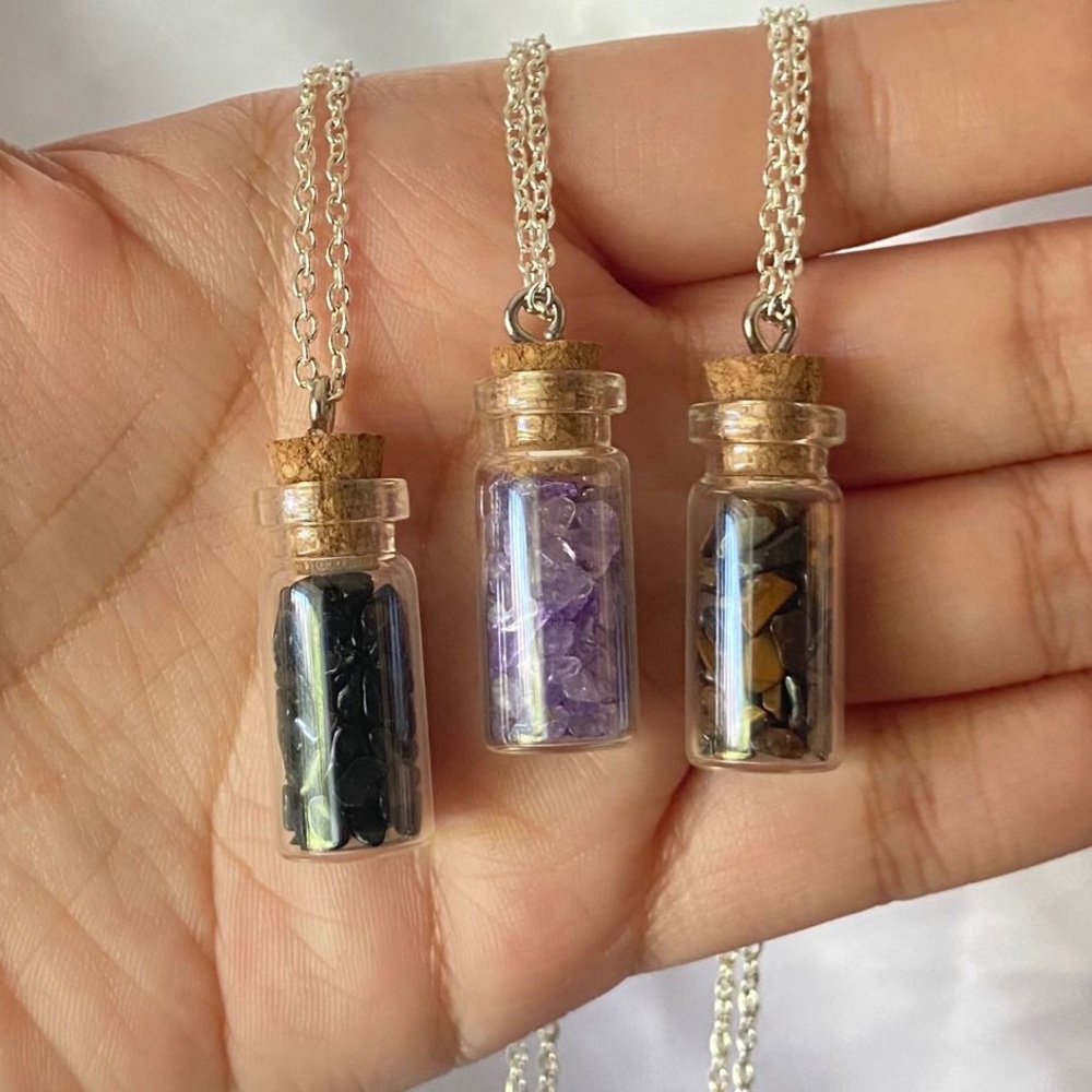 Crystal chips jar necklace
